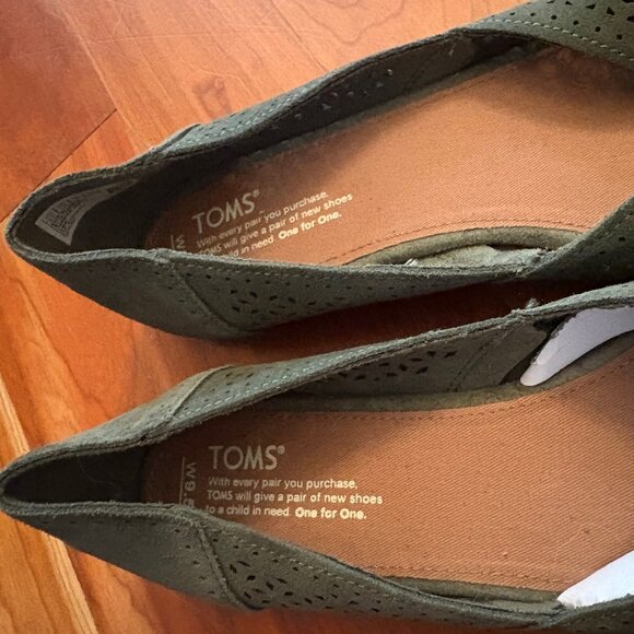 TOMS LASER PERFORATED OLIVE SUEDE FLATS SZ 9.5 NWT - NEVER WORN - Picture 3 of 6